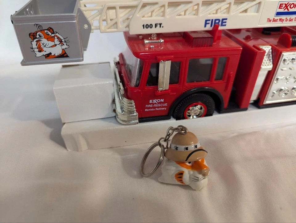EXXON 1998 Collector’s Edition Fire Truck 7th in Series, New In Box - Image 2 of 4