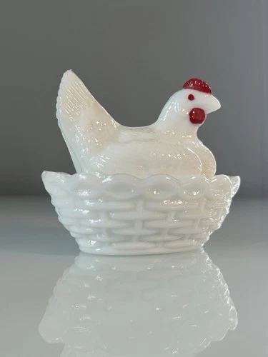 VTG Westmoreland Milk Glass Hen-On-Nest Split Tail w/Red Comb & Turned Head 3.5”