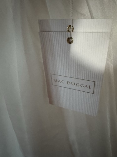NUOVO abito Mac Duggal bianco con volant e spalle scollo a V taglia 12 stile 48856 - Foto 8 di 9