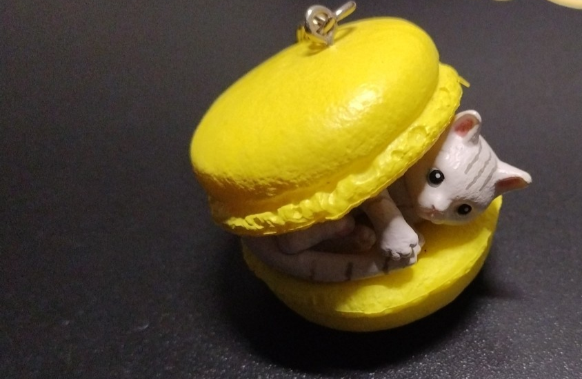 Cafe du Meow Desert Cat Keychain - Yellow Macaroon - Collectable