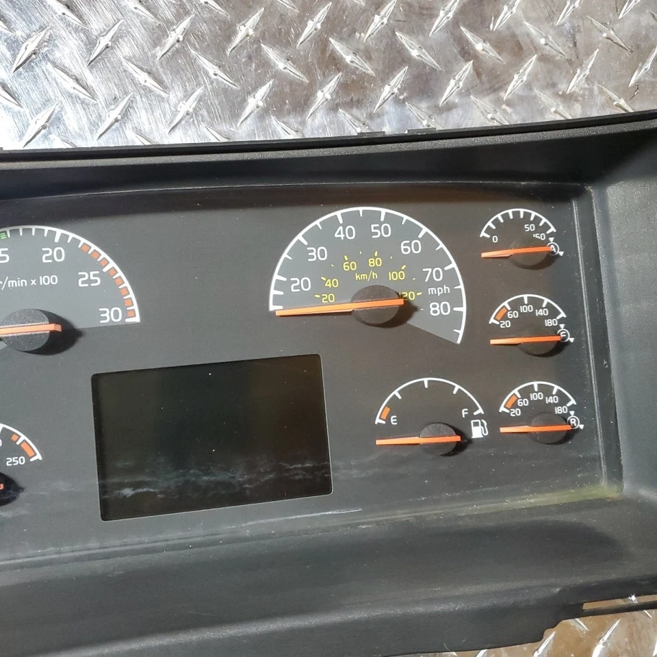 Cuadro de instrumentos Volvo VNL 2006 P/N: 21852001-P01 Foto 4 de 4