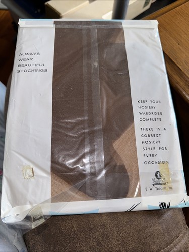 1 Pair Of Vintage Bijou Micro Mesh Garter Stockings New 8.5-11 Mink Color - Picture 3 of 4