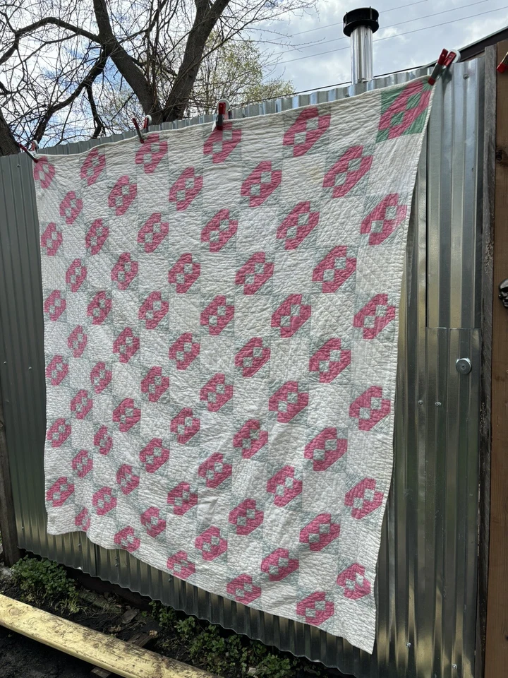 Antiguo edredón de escalera Jacobs acolchado a mano de los años 20 78x70 retazos blancos rosa completo Foto 3 de 4