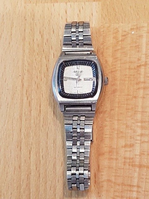 omega speedmaster half link