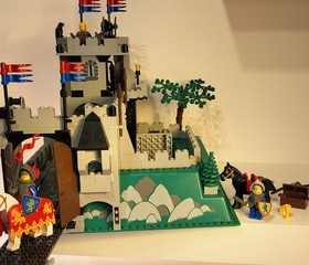 Lego Knights Castle: King's Mountain Fortress 6081. Good condition. 90s Vintage 