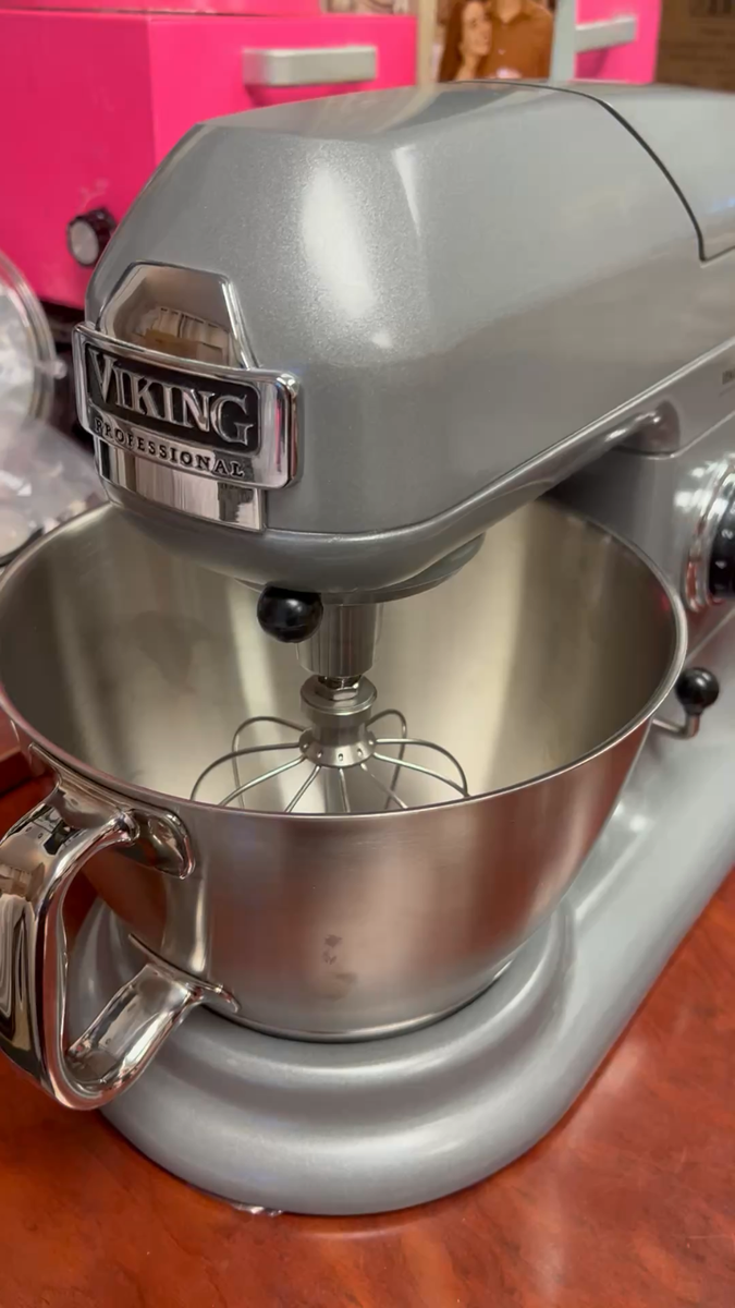 Viking VSM500 5Qt Stand Mixer 800W Silver w/ Attachments New Open