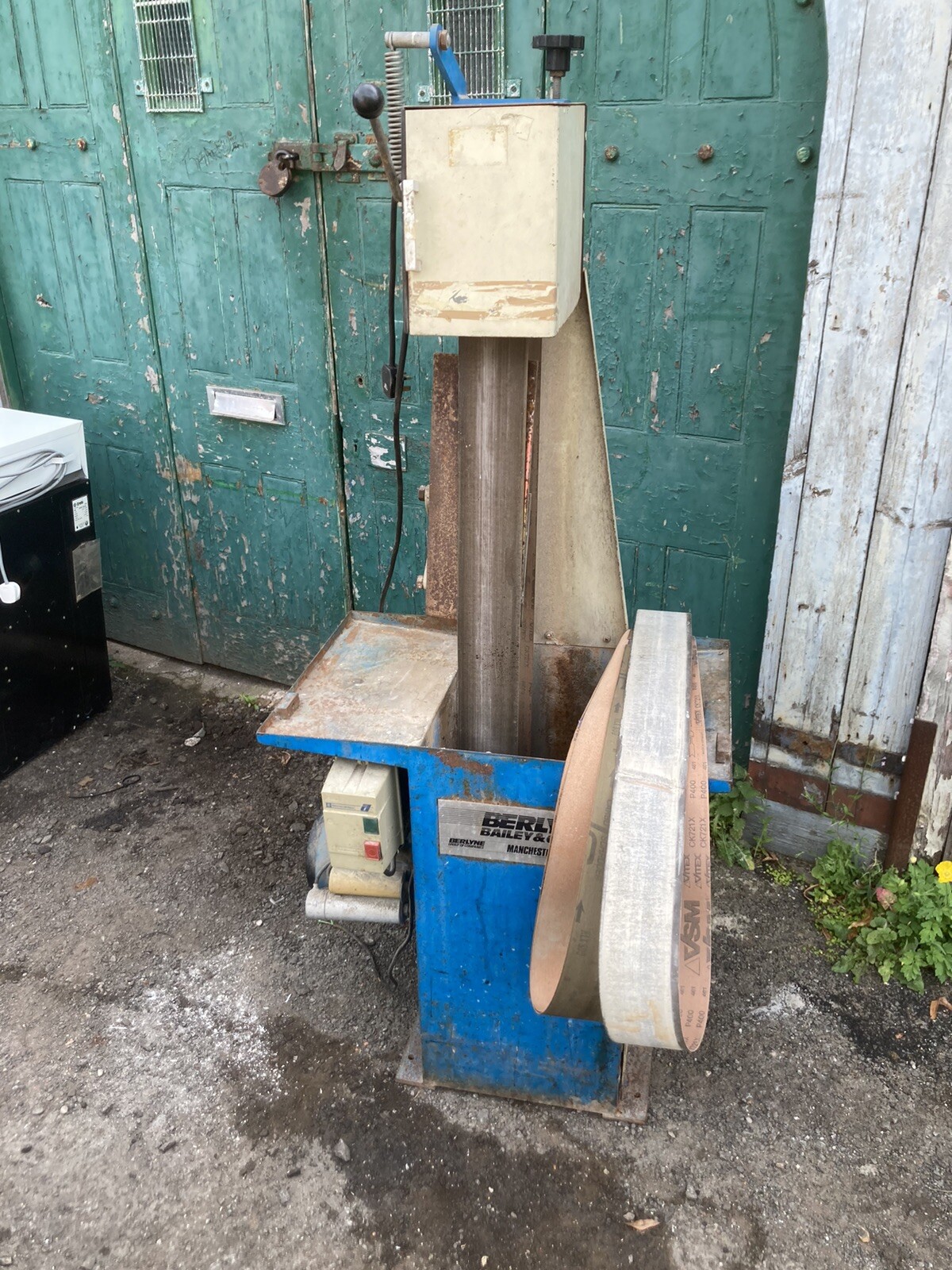 Vertical Wet belt linisher Sander Berlyne Bailey Glass Metal Polishing