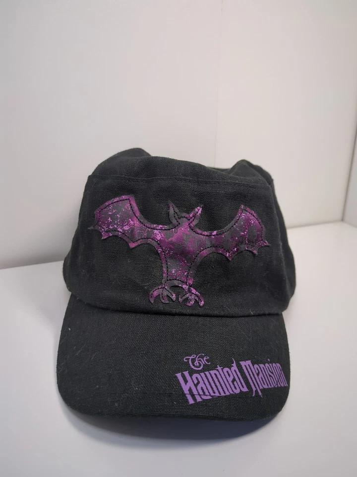 Disney Parks Haunted Mansion “Bat” Logo Fitted Hat. Purple Satin On Inside. NWT Foto 2 de 4