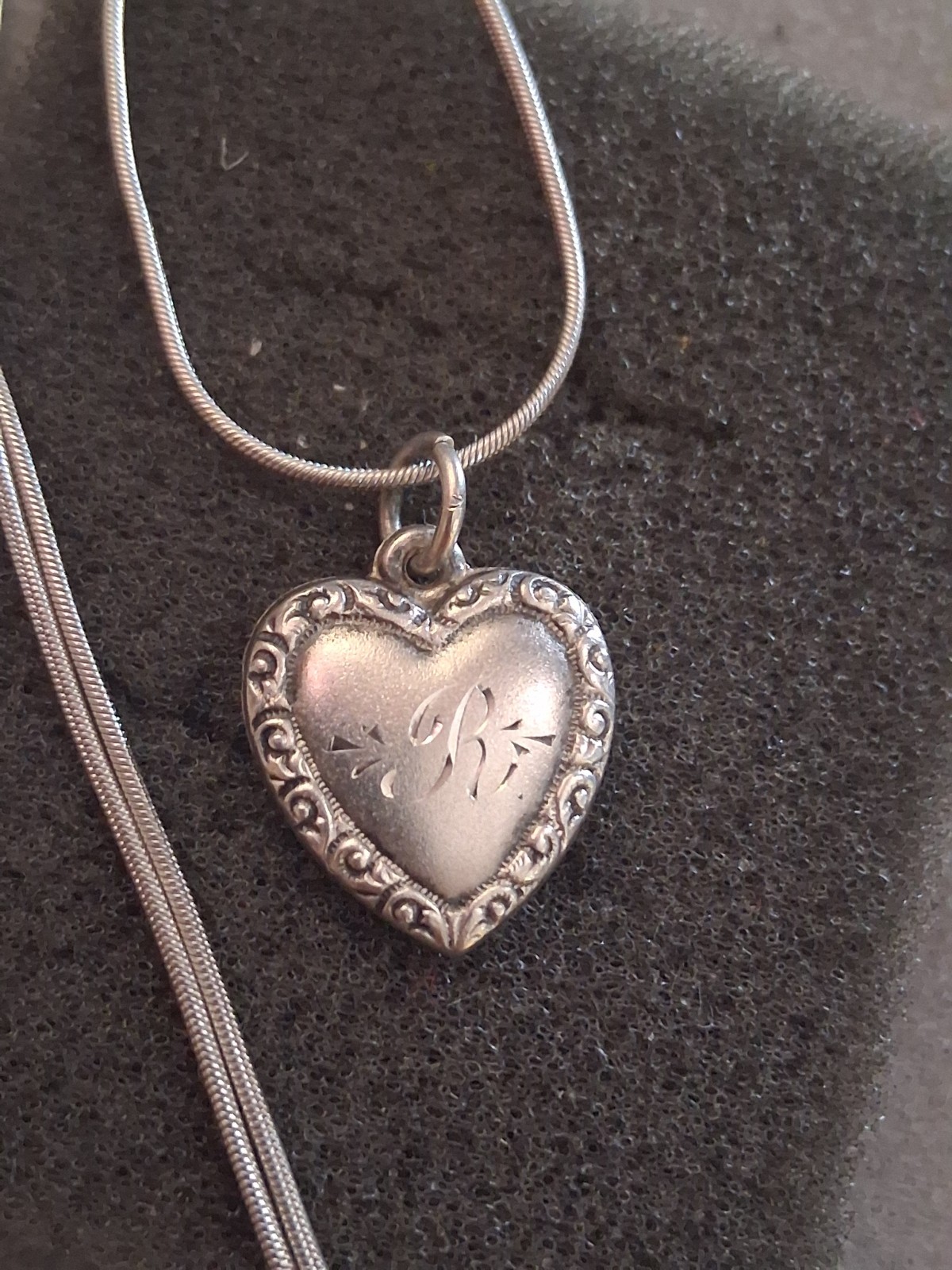 Sterling silver cursive initial "R" heart pendant… - image 14