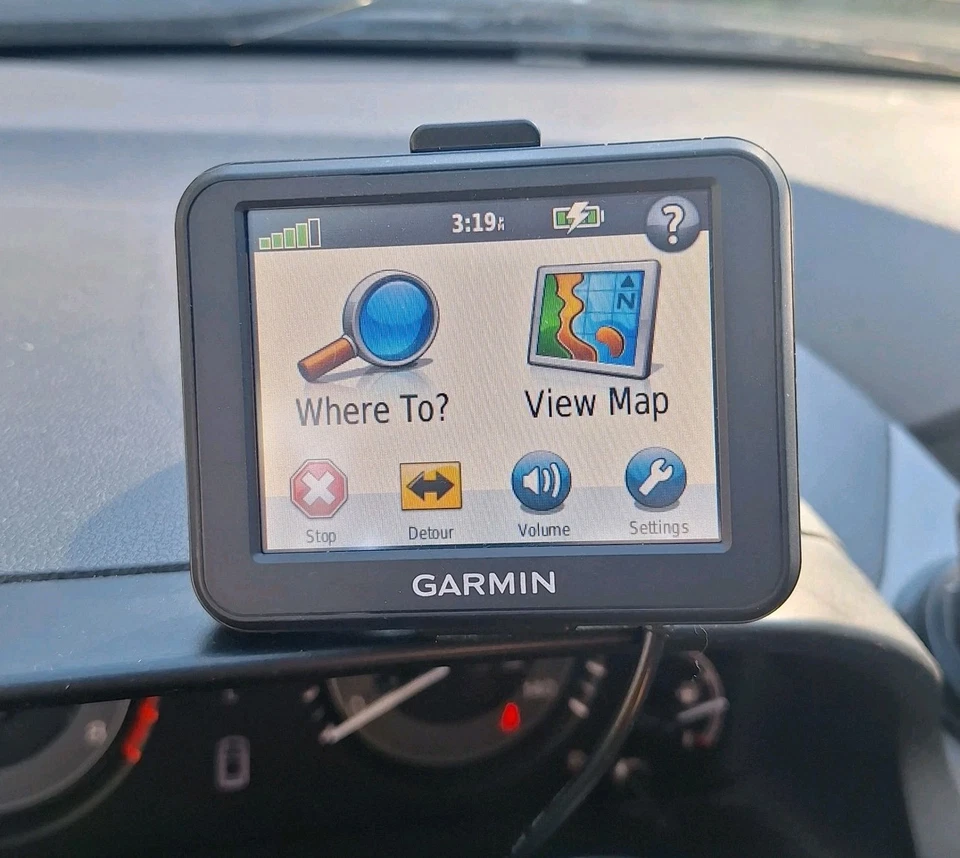 Garmin Nuvi 30 Portable GPS Navigator 3.5" Touchscreen Works With Box - Image 2 of 4