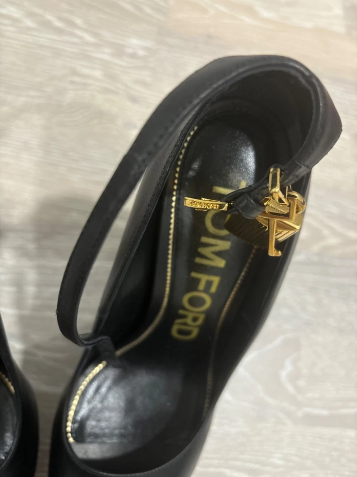 $1890 TOM FORD black leather padlock Toe Heel Platform 38 Eoro - Image 4 of 4
