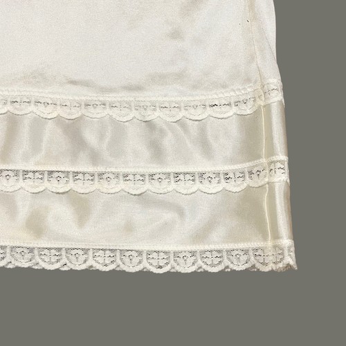 Sears “The Doesn’t Slip “ 100% Nylon Full Slip Size 34 Lace Details Vintage - Picture 3 of 10