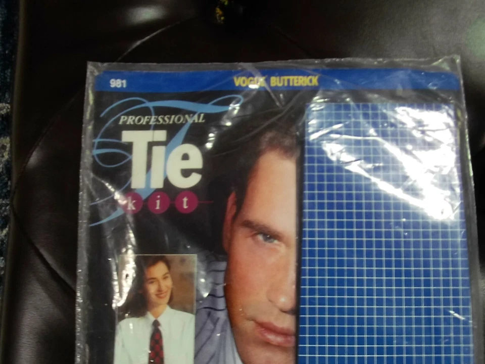 1990 VOGUE / BUTTERICK~PROFESSIONAL TIE KIT~TIE & HANDERKERCHIEF PATTERN~VINTAGE - Image 3 of 4