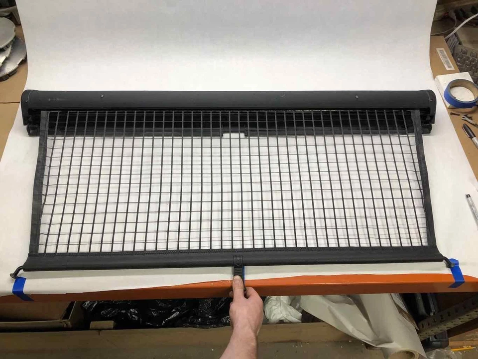 1998-2004 Audi A6 * Vagão * Rede de tampa de carga retrátil traseira preta 4b9861691a6sp - Imagem 4 de 4