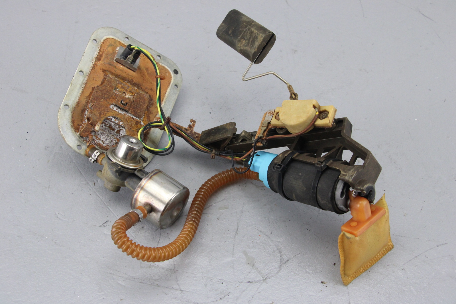 2001 Harley Softail Fuel Gas Pump + Top Plate Assembly 18,000 miles eBay