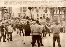 LG109 1969 Wire Photo ANTI-CASTRO CUBANS PROTEST IN LOS ANGELES POSSIBLE TROUBLE