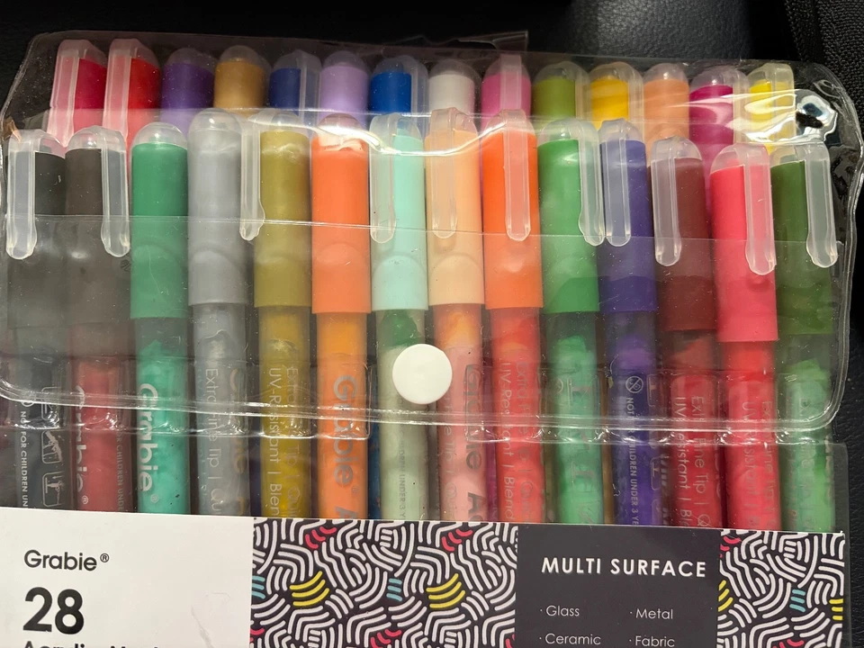 Grabie 28 acrylic multi suface non toxic marker set and assorted color pad - Image 3 of 4