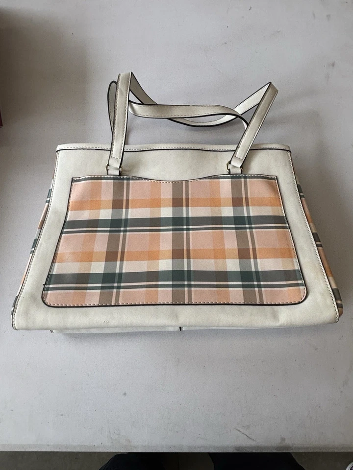Bolso de hombro London Fog blanco cuero vegano herrajes dorados  Foto 3 de 4