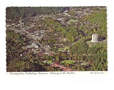 Greetings from Gatlinburg TN gateway to the smokies VTG postcard UNP