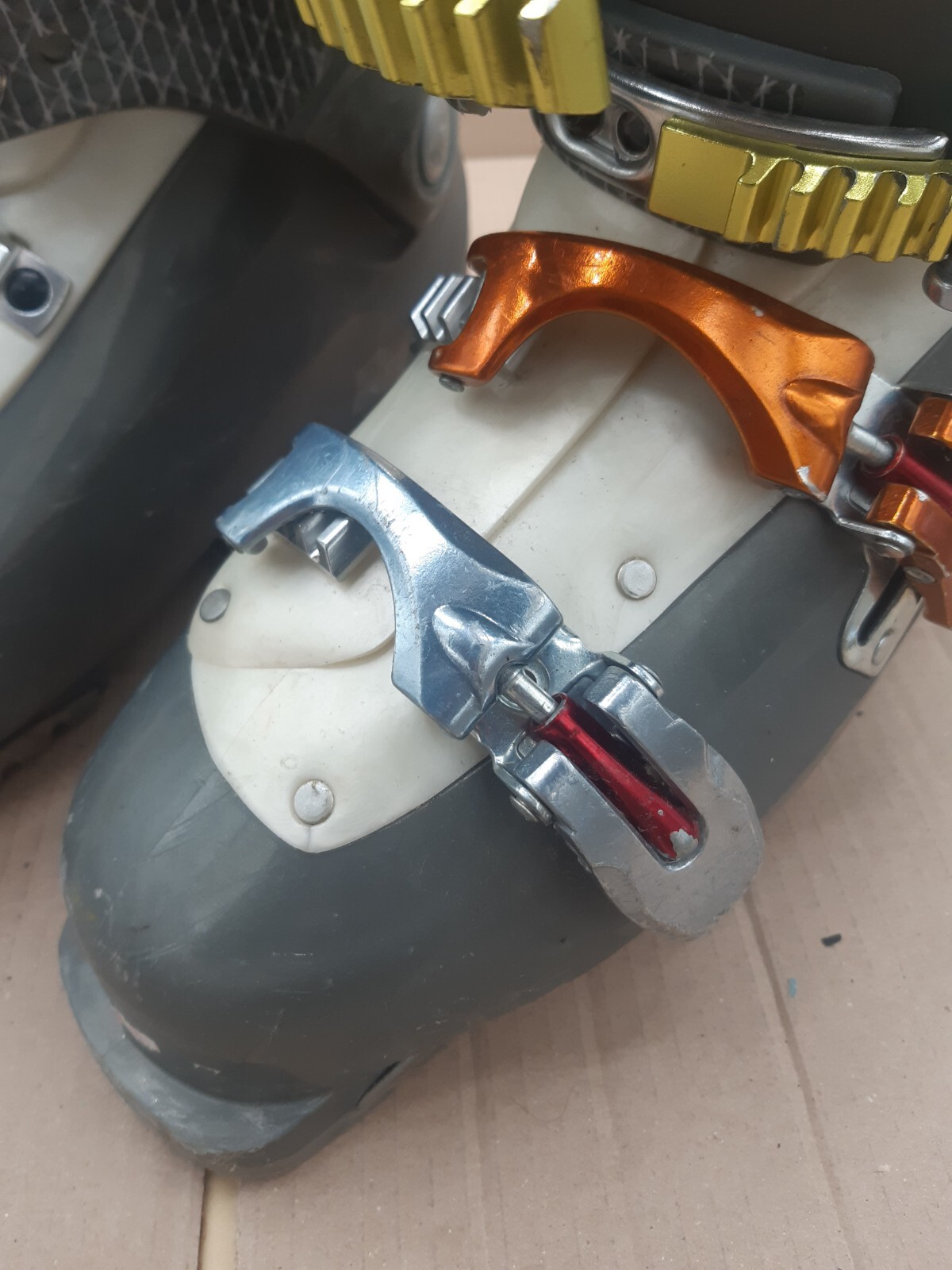 Scarponi da sci Salomon Irony su misura. Donna 25.0 EU 39 UK 6 con borsa per il trasporto