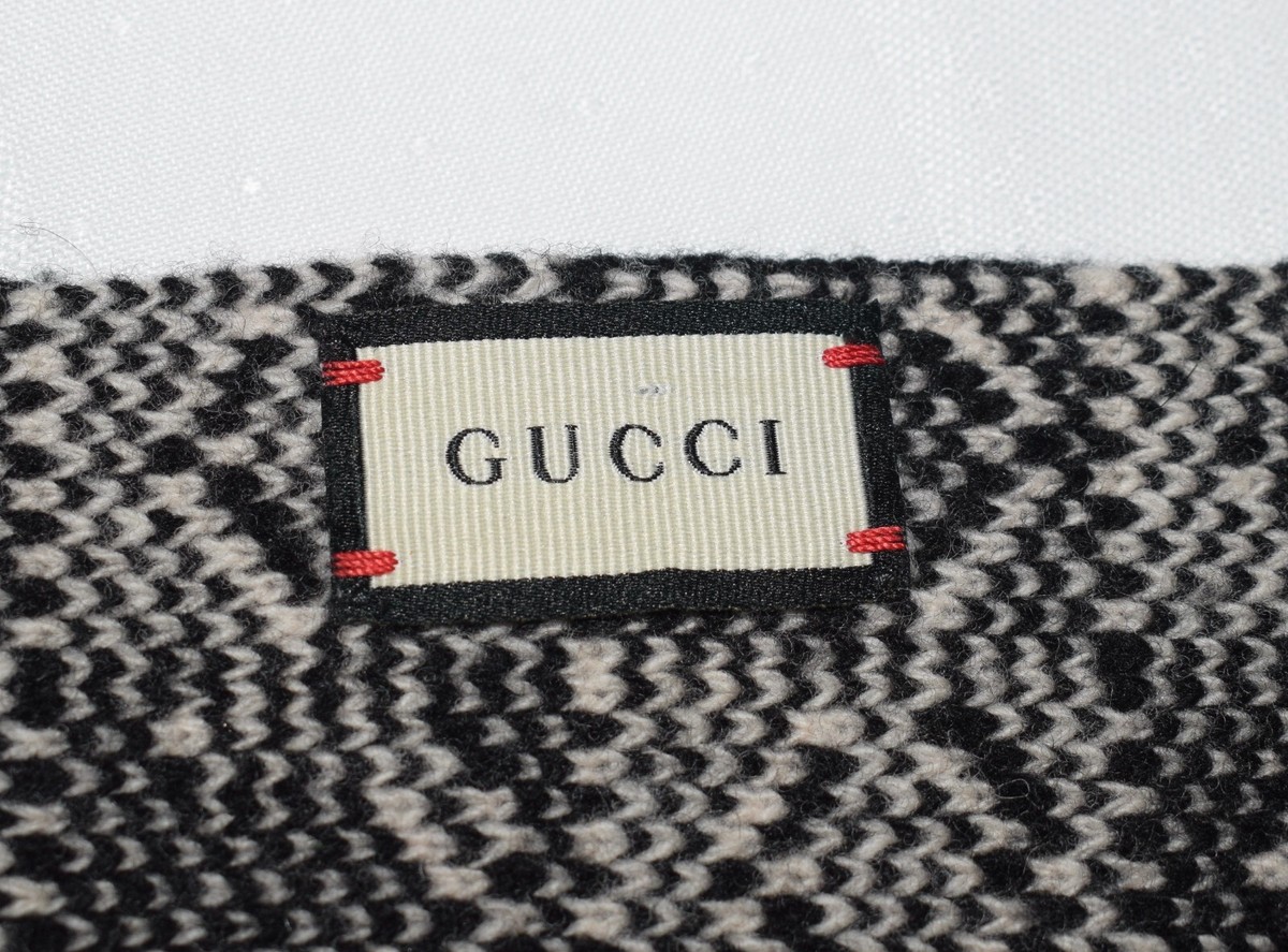 GUCCI　ストール　LANA-WOOL 100% Gucci Black/White Checkered Word Logo 100% Lana Wool