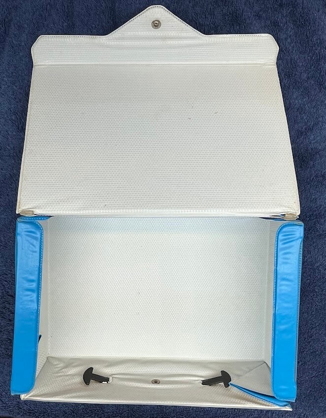 vintage Hot Wheels storage case 1975 and 24 car lot Matchbox