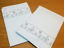 vintage 1975 LOT 2 taie d'oreiller de lit COTON motifs fleurs 55cm x 57cm-61cm