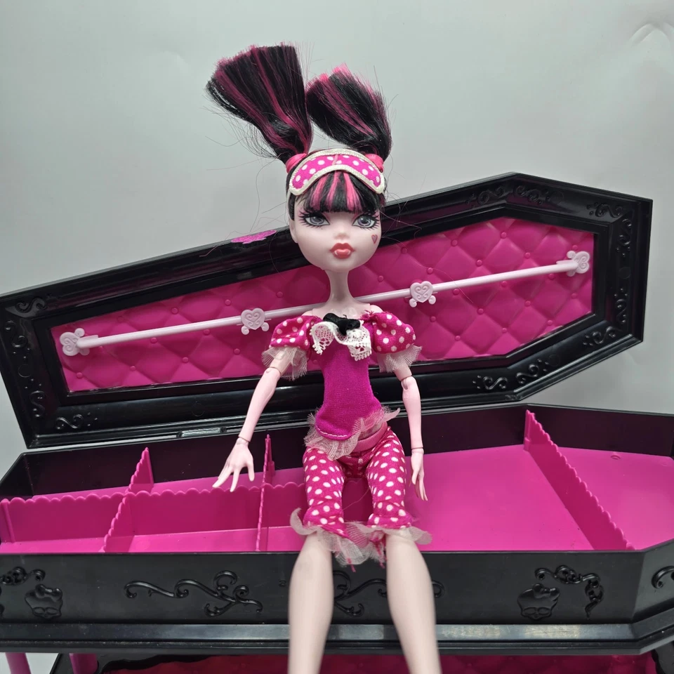 Joyero Monster High Dead Tired Draculaura y ataúd casi completo Mattel Foto 2 de 4