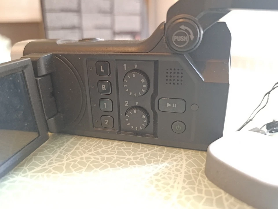 ZOOM Q8 FULL HD Video Camera + Four-Track Audio Recorder - Bild 3 von 4