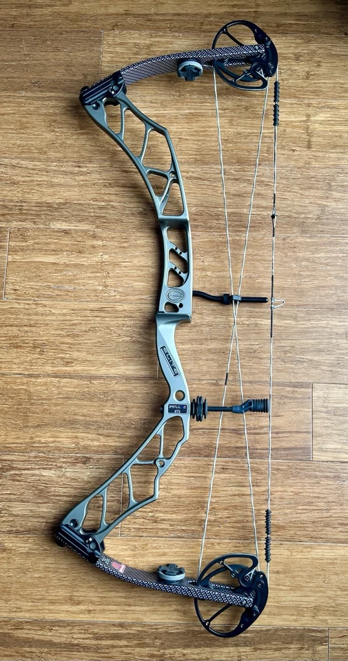Elite Impulse 34 V Grip 50-60# 29” & 28” Mods 75-90% Let Off RH Gray / Carbon - Image 2 of 4