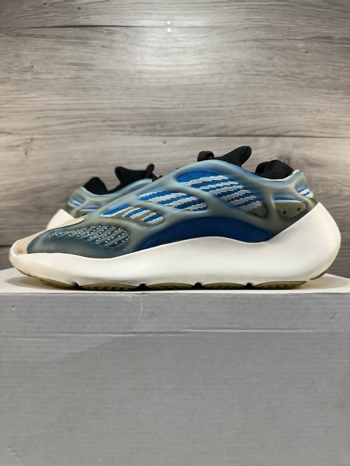 Adidas Yeezy 700 V3 Arzareth - Size 8