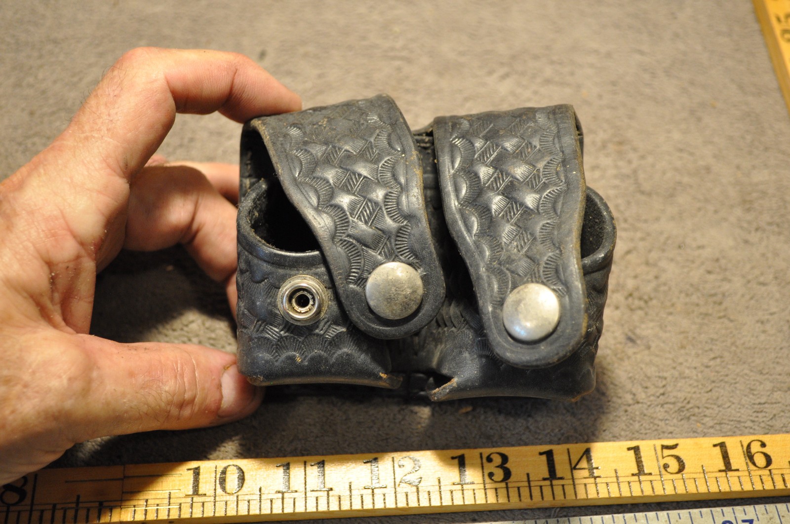 Dutyman 5821 Black Leather Basketweave  Double Speedloader Pouch , fair cond,