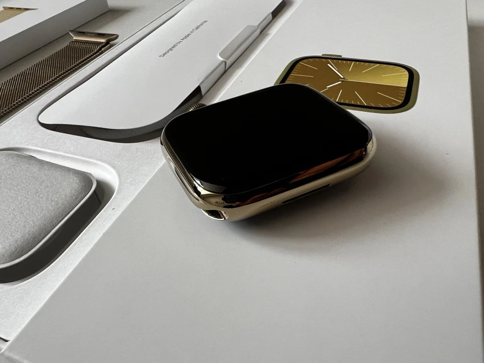 Apple Watch Series 9 45mm Stainless Steel with Milanese Loop GPS Cellular - Gold - Image 4 of 4