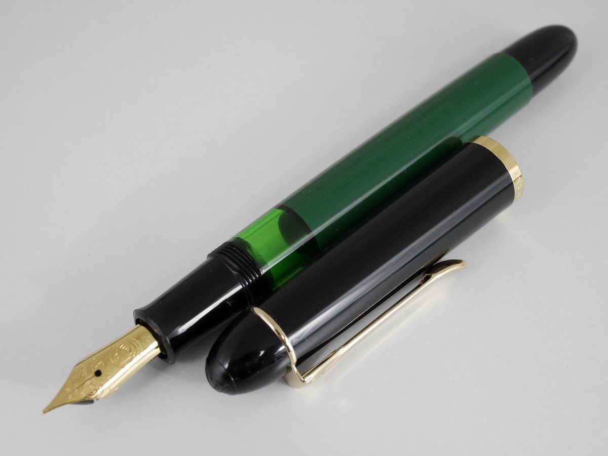 Pelikan M120 Green Black Special Edition Fountain Pen F NEW FREE
