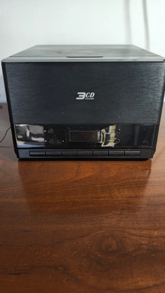 BlacKweb Bluetooth 3-CD-Stereo STM Without the Remote No Power Code - BWA17AA010 - Image 2 of 4