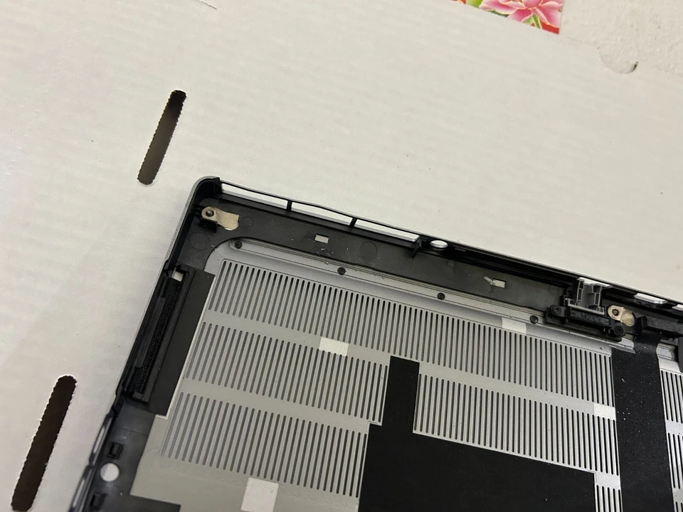 Conjunto de cubierta base inferior original Dell Precision 7760 - KV0XM 0KV0XM B Foto 3 de 4