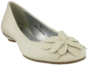 cream ballerina pumps
