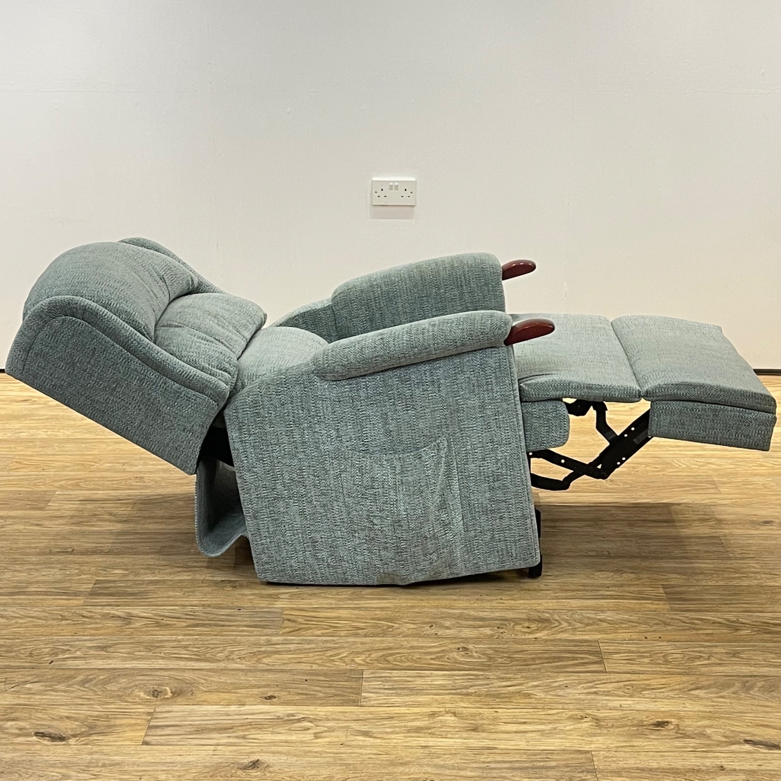 HSL Riser & Recliner Chair Aysgarth Electric Dual Motor Rise And 1 Year