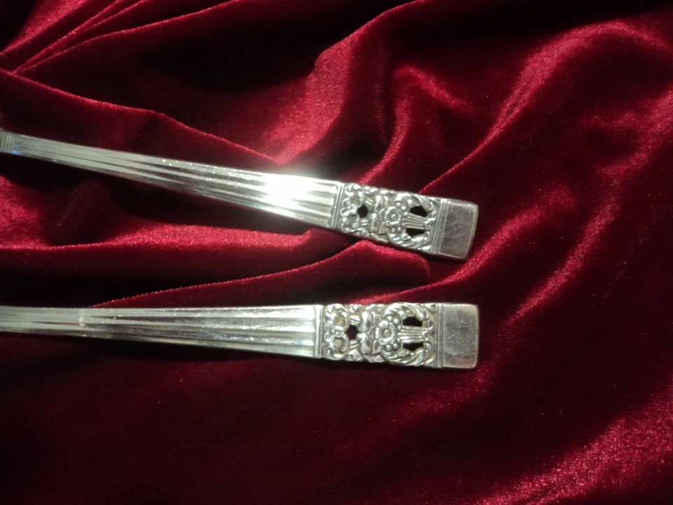Silverplate Flatware Lot of  2   Pierced Pie Cake Servers Oneida Coronation 1936 - Image 3 of 4