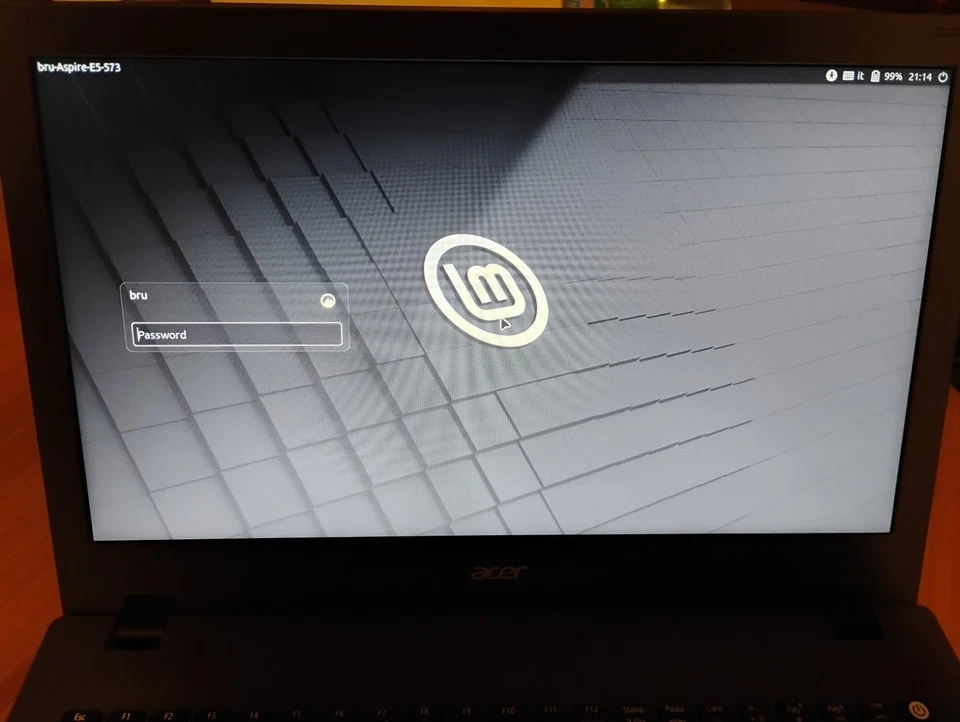 Acer Aspire E5-573-53CZ Usato Discrete Condizioni i5200u 12GBRam 250 Ssd Samsung - Immagine 2 di 4