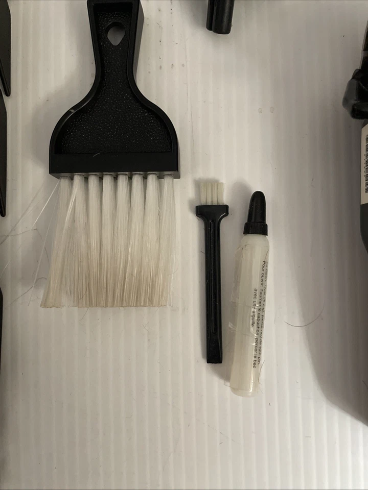 Kit de corte de pelo profesional Conair HC230S con estuche de viaje y 10 peines Foto 4 de 4