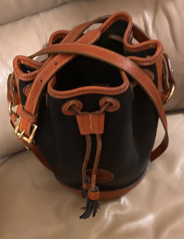 复古美国 Dooney & Bourke 水桶包钱包黑色卵石皮革黄铜硬战 — 第 4/4 张图片