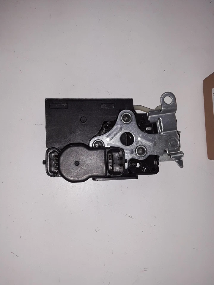 Actuador de bloqueo de puerta levadiza con pestillo Dorman 931-262 se adapta a Buick Rendezvous 2002-2007 Foto 3 de 4