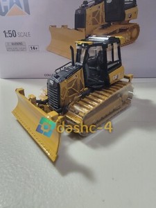 CAT CATERPILLAR D3 TRACK TYPE DOZER W/OPERATOR 1/50 MODEL CAT CATERPILLAR D3 TRACK TYPE DOZER W/OPERATOR 1/50 MODEL