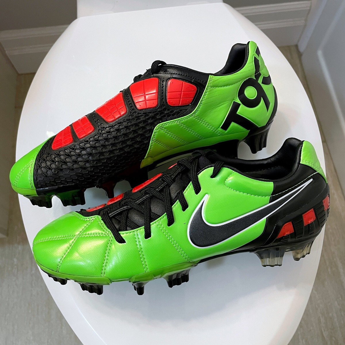 NIKE TOTAL 90 LASER III FG * 6.5 US * 385423-306 * GREEN NIKE TOTAL 90 LASER III FG * 6.5 US * 385423-306 * GREEN