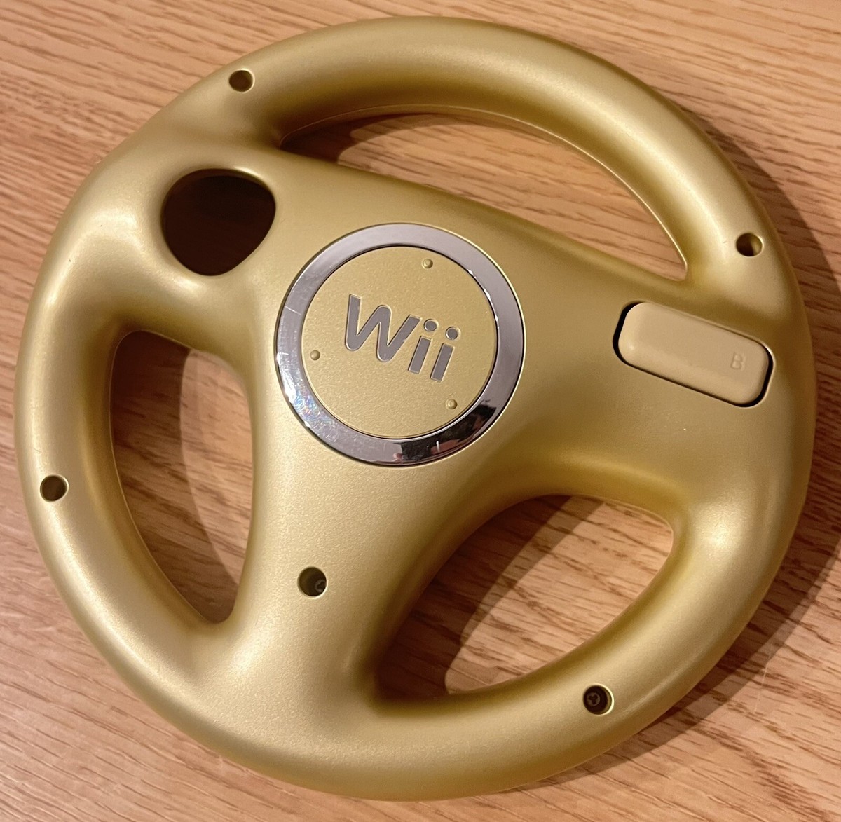 Club Nintendo Wii Golden Handle and Golden Classic
