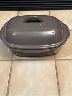 PAMPERED CHEF Deep Covered Baking Stoneware/Roaster 3.1 Qt. Grey USA NICE!