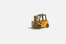 OO Gauge 1-76 Scale Forklift Truck Resin Model ( Hand Painted Collectible )