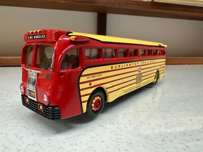 CORGI 98465 YELLOW COACH 743 BURLINGTON TRAILWAYS DIECAST MODEL