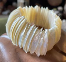 AMPIO BRACCIALE MADREPERLA - CONCHIGLIA